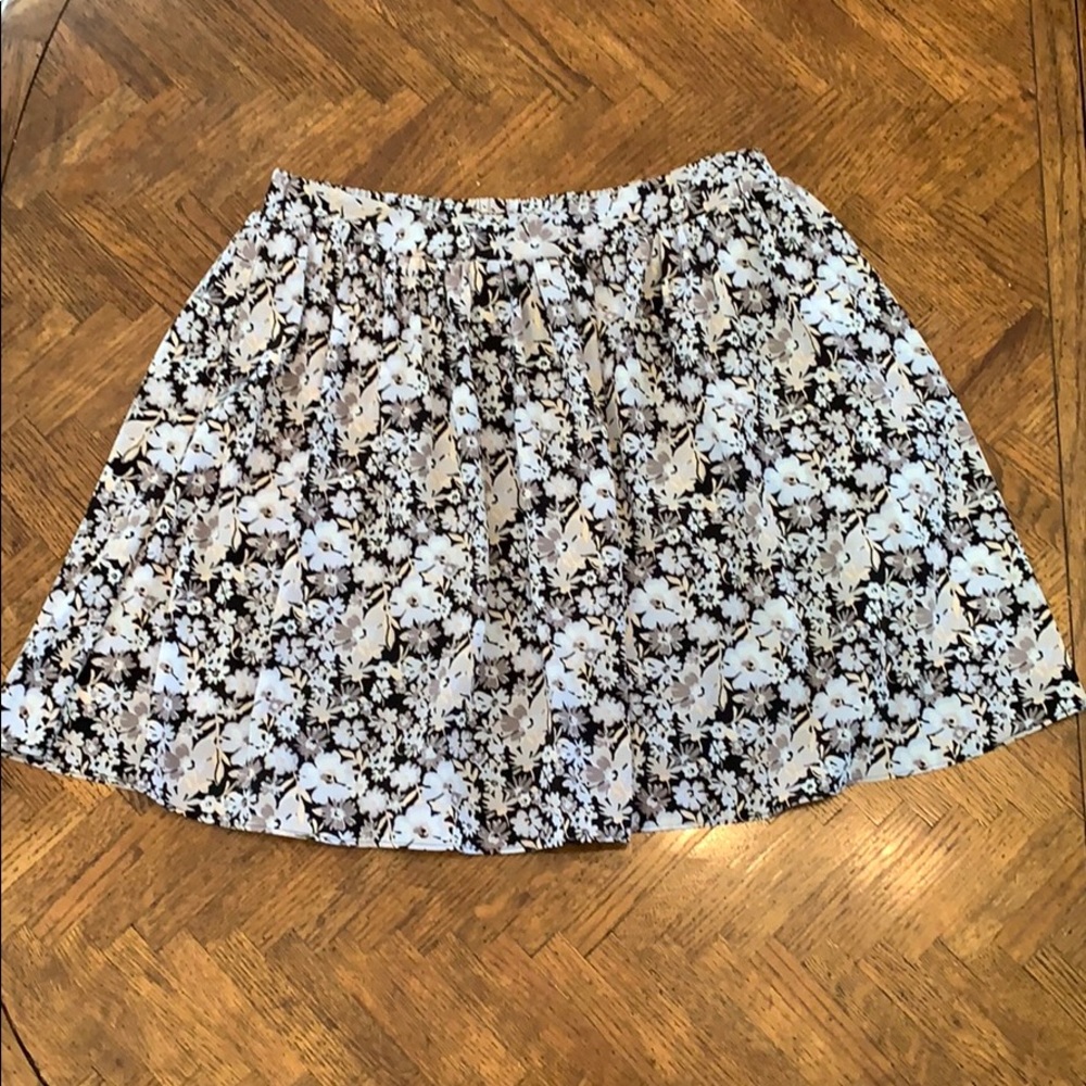 {LC Lauren Conrad}Sz S Floral Mini Skirt